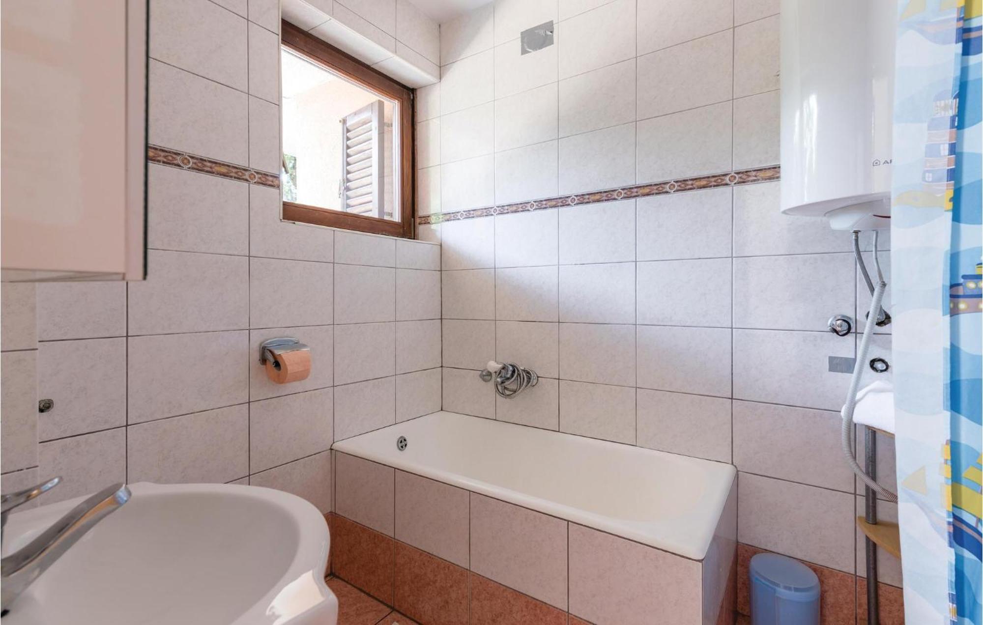 Awesome Apartment In Njivice With Kitchen Exterior photo